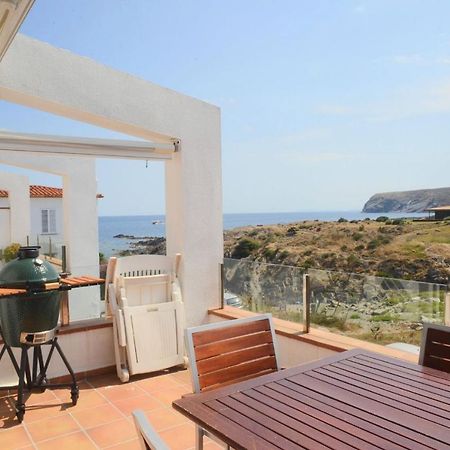 Beachfront Duplex With Terrace And Sea Views - Cadaqués Exterior photo