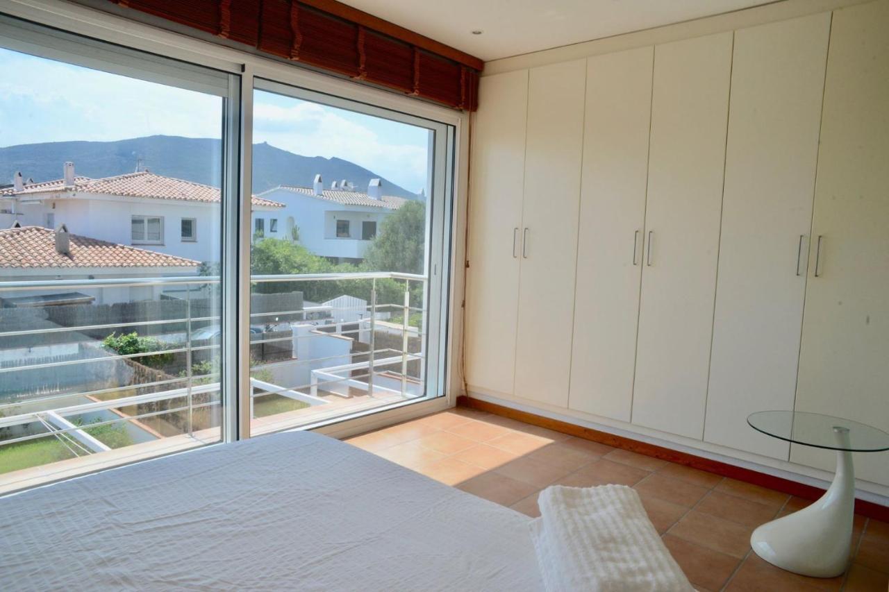 Beachfront Duplex With Terrace And Sea Views - Cadaqués Exterior photo