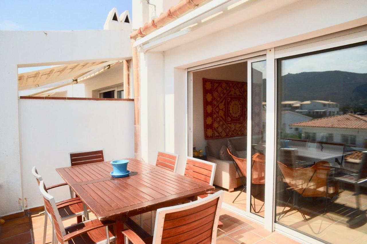 Beachfront Duplex With Terrace And Sea Views - Cadaqués Exterior photo