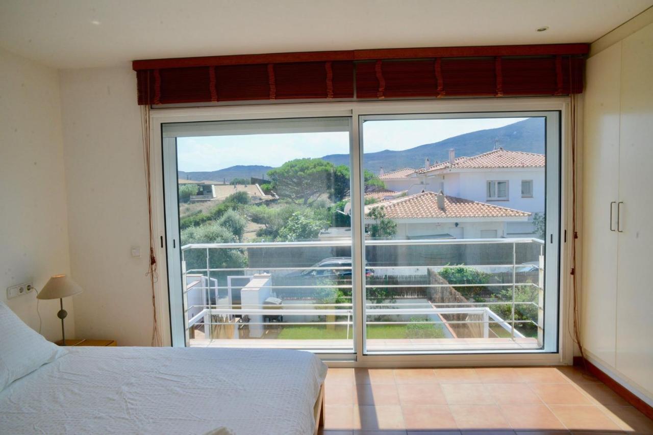 Beachfront Duplex With Terrace And Sea Views - Cadaqués Exterior photo