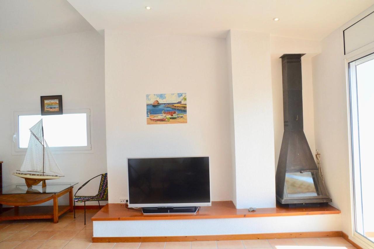Beachfront Duplex With Terrace And Sea Views - Cadaqués Exterior photo