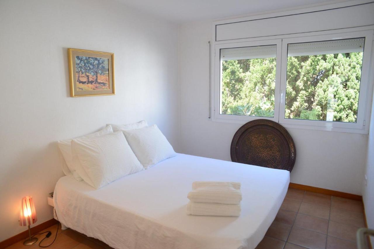 Beachfront Duplex With Terrace And Sea Views - Cadaqués Exterior photo